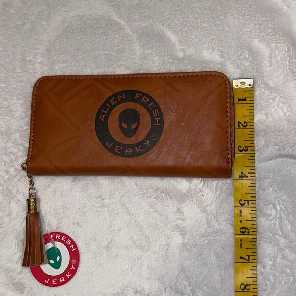 Alien Fresh Jerky Wallet Faux Leather - Picture 8 of 9